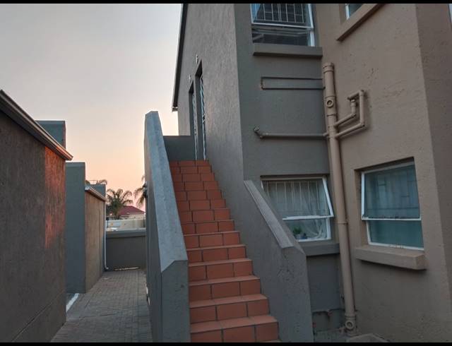 2 BEDROOM SIMPLEX TO LET IN VORNA VALLEY